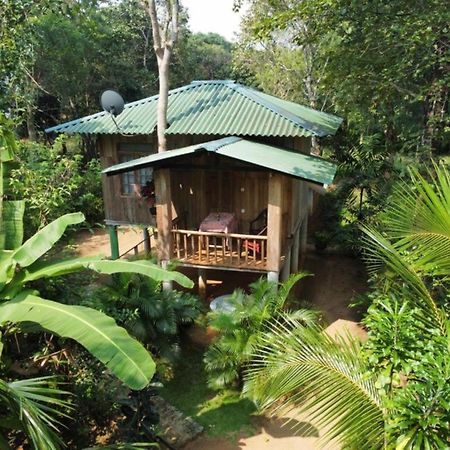 Ruk Sewana Villa Tree House Szigirija Kültér fotó