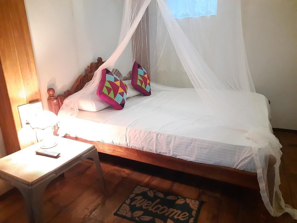 Ruk Sewana Villa Tree House Szigirija Kültér fotó